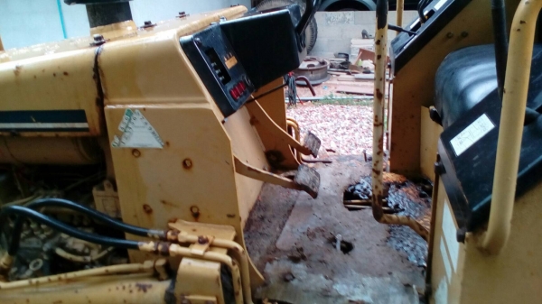 รถ แท็กเตอร์ KOMATSU / D20P.    สนใจติดต่อ  081 - 6079515