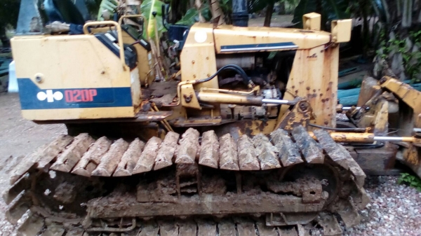 รถ แท็กเตอร์ KOMATSU / D20P.    สนใจติดต่อ  081 - 6079515