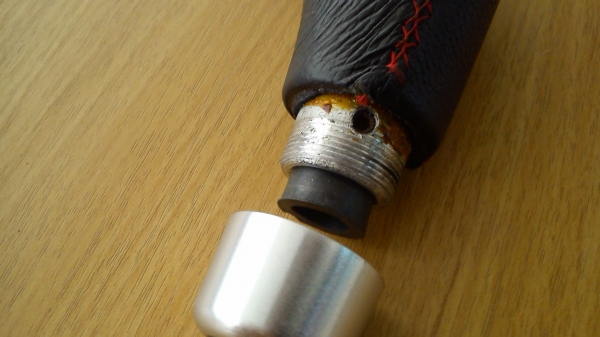 หัวเกียร์หนังเย็บด้ายแดง หัวเกียร์หนังเย็บด้ายแดง