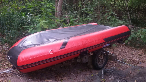 เรือยาง 330