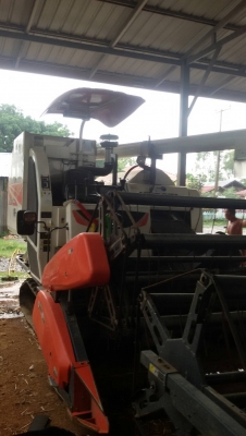 รถเกี่ยวข้าวคูโบต้า DC 70 ปี 58 รถเกี่ยวข้าวคูโบต้า DC 70 ปี 58