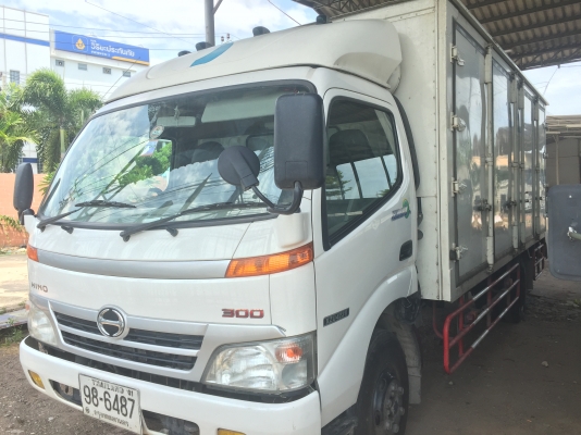 ขาย 6 ล้อ Hino XZU 423R EURO 3 ปี 08 พร้อมตู้ 10 บาน ยาว 5 เมตร(รถห้าง)