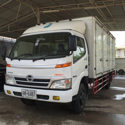 ขาย 6 ล้อ Hino XZU 423R EURO 3 ปี 08 พร้อมตู้ 10 บาน ยาว 5 เมตร(รถห้าง)