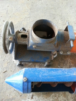 ท่อส่งข้าว ยาว 4 เมตร ข้อต่อพับได้ มีกระเดื่องลิ้นปิด-เปิดปากปล่อยข้าว เก่าญี่ปุ่น