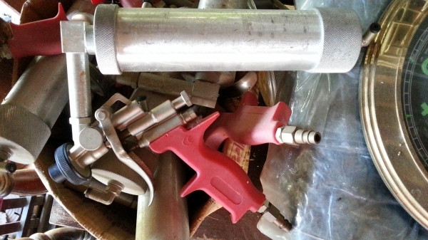 ขายปืนยิงทราย  อันละ 2,500 เหมาก็ได้มีหลายอันครับ