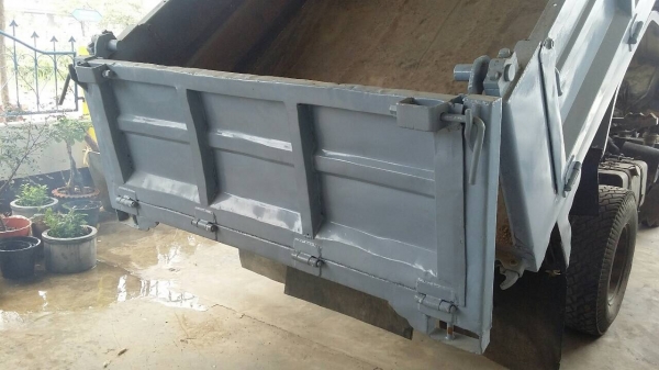 รถอีซูซู 6 ล้อดั้ม NKR 110 แรงม้า.    สนใจติดต่อ  081 - 6079515