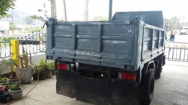 รถอีซูซู 6 ล้อดั้ม NKR 110 แรงม้า.    สนใจติดต่อ  081 - 6079515