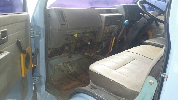 รถอีซูซู 6 ล้อดั้ม NKR 110 แรงม้า.    สนใจติดต่อ  081 - 6079515