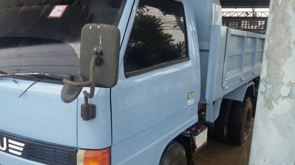 รถอีซูซู 6 ล้อดั้ม NKR 110 แรงม้า.    สนใจติดต่อ  081 - 6079515