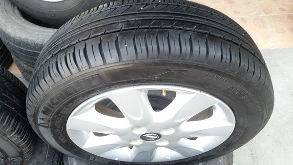ขายล้อNISSAN March 15 ยาง175/65/14 ปี 3514  4 ล้อ