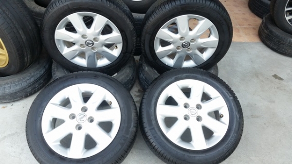 ขายล้อNISSAN March 15 ยาง175/65/14 ปี 3514  4 ล้อ