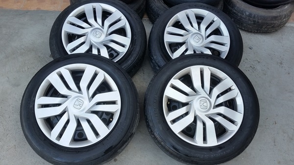 ขายล้อกะทะHONDA ขอบ15 4 รู100 ยางปี14 ฝาครอบ 4 ล้อ