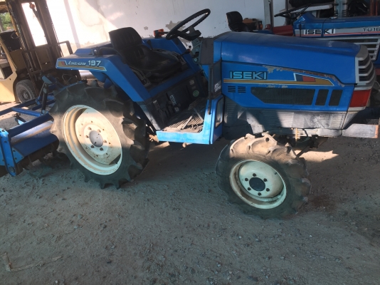 ขายรถไถนั่งขับ ขับเคลื่อน4ล้อ (4WD)เก่าญี่ปุ่นพร้อมโรตารี่(จอบหมุน)ยี่ห้อISEKI รุ่น Land Hope 197 ชนาด 20แรงม้าสภาพสวยมากๆ