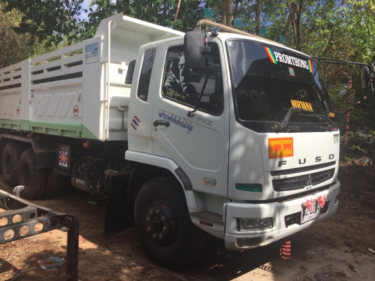 10 ล้อดั้ม  270 แรง ยูโร 3 ปี 2555 รถสวยมาก ไมล์ 9.4 หมื่นโล