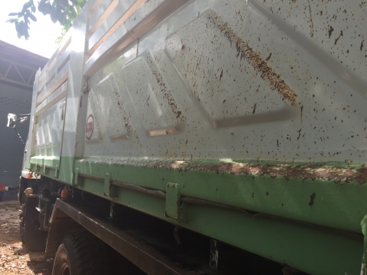 10 ล้อดั้ม  270 แรง ยูโร 3 ปี 2555 รถสวยมาก ไมล์ 9.4 หมื่นโล