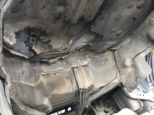 รถอีซูซู 6 ล้อ รั้ว ( ไม่ดั้ม ) NKR 100 แรงม้า. ปี 47.     สนใจติดต่อ  081 - 6079515