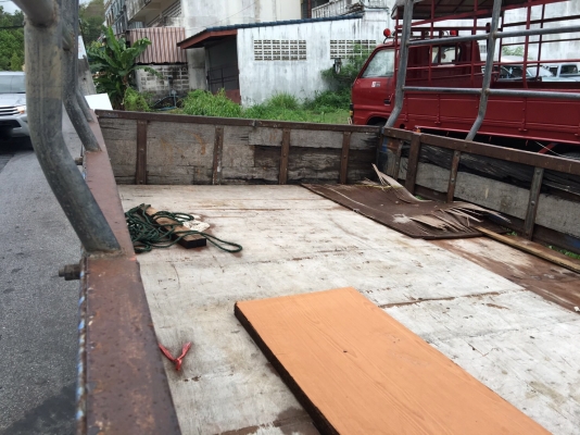 รถอีซูซู 6 ล้อ รั้ว ( ไม่ดั้ม ) NKR 100 แรงม้า. ปี 47.     สนใจติดต่อ  081 - 6079515