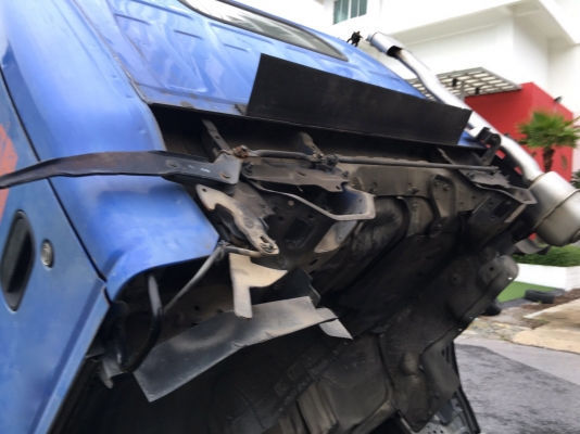 รถอีซูซู 6 ล้อ รั้ว ( ไม่ดั้ม ) NKR 100 แรงม้า. ปี 47.     สนใจติดต่อ  081 - 6079515