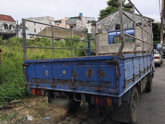 รถอีซูซู 6 ล้อ รั้ว ( ไม่ดั้ม ) NKR 100 แรงม้า. ปี 47.     สนใจติดต่อ  081 - 6079515