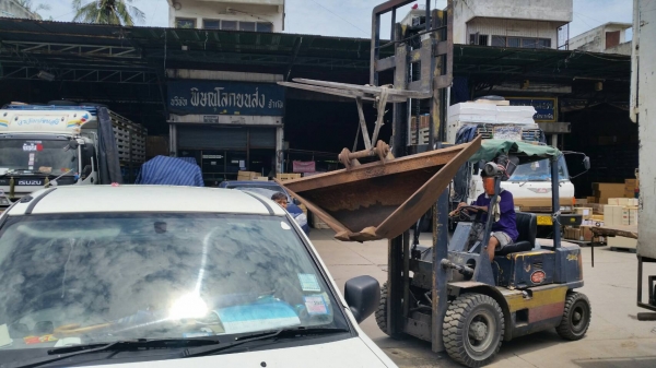 tractor-backhoe ได้จัดส่ง บุ้งกี๋สโลป สามเหลี่ยม สำหรับขุดร่องน้ำ ขุดวางท่อ เก่าญี่ปุ่น ไปพิษณุโลกครั tractor-backhoe ได้จัดส่ง บุ้งกี๋สโลป สามเหลี่ยม สำหรับขุดร่องน้ำ ขุดวางท่อ เก่าญี่ปุ่น ไปพิษณุโลกครั