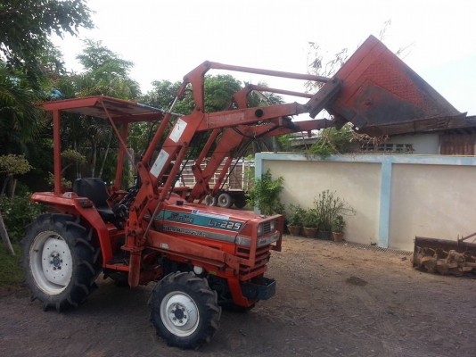 คูโบต้า L1-225 4 WD พร้อมปุ้งกี๋ตัก สภาพดีมาก