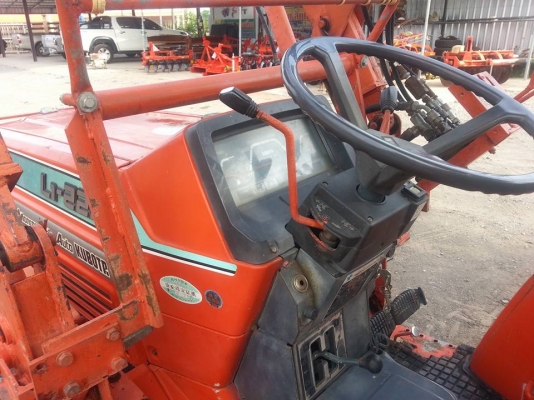 คูโบต้า L1-225 4 WD พร้อมปุ้งกี๋ตัก สภาพดีมาก