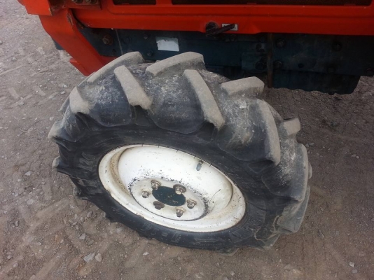 คูโบต้า L1-225 4 WD พร้อมปุ้งกี๋ตัก สภาพดีมาก