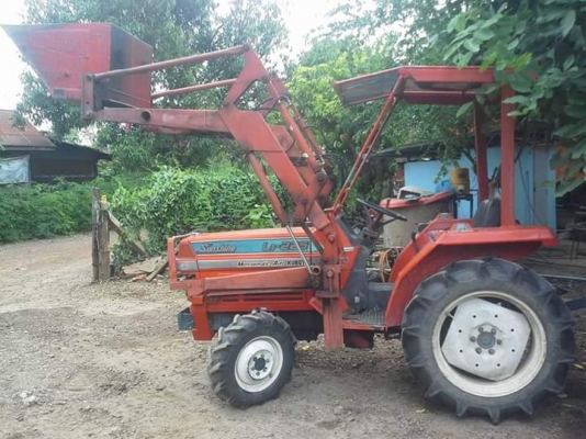 คูโบต้า L1-225 4 WD พร้อมปุ้งกี๋ตัก สภาพดีมาก