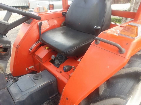 คูโบต้า L1-225 4 WD พร้อมปุ้งกี๋ตัก สภาพดีมาก