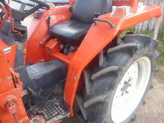 คูโบต้า L1-225 4 WD พร้อมปุ้งกี๋ตัก สภาพดีมาก