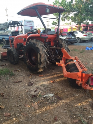 KUBOTA36แรง. อุปกร์ดันหน้า-ผานหลัง ทำงาน 1900ชม KUBOTA36แรง. อุปกร์ดันหน้า-ผานหลัง ทำงาน 1900ชม