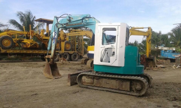 FROM JAPANรถขุดMINI EXCAVATOR HANIX S&amp;B550 (เทียบเท่าPC50uu-1)มีเก๋ง/ เครื่องยนต์MITSUBISHI-K4M ราคาเพียง 265,000 บาท สนใจรีบติดต่อ 0819337688
