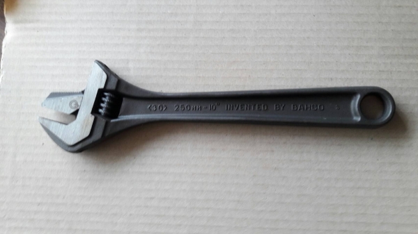 ขายประแจเลื่อนขนาด10"BAHCO MADE IN SWEDEN. รุ่นปากสลับจับท่อได้