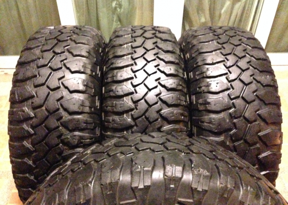ยาง Mud Maxxis 285 75 16 สิ้นปี11 ดอกเยอะ ไม่มีปะ ใช้กันยาว ราคาไม่แพง