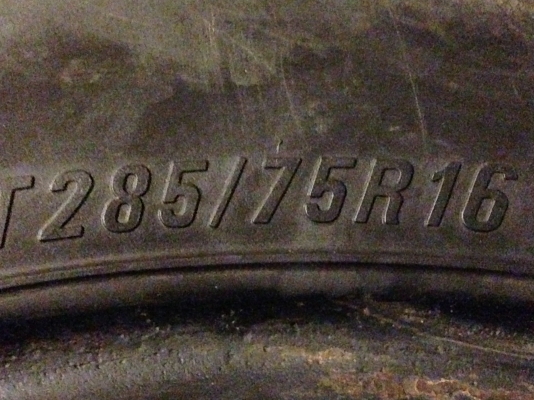 ยาง Mud Maxxis 285 75 16 สิ้นปี11 ดอกเยอะ ไม่มีปะ ใช้กันยาว ราคาไม่แพง