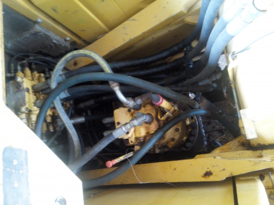 ขายรถแบคโฮ KOMATSU PC200-7 กับ KOMATSU PC160-8 ราคาคันละ 1500000