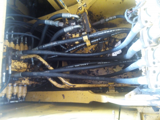 ขายรถแบคโฮ KOMATSU PC200-7 กับ KOMATSU PC160-8 ราคาคันละ 1500000