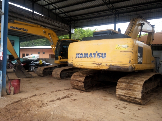 ขายรถแบคโฮ KOMATSU PC200-7 กับ KOMATSU PC160-8 ราคาคันละ 1500000
