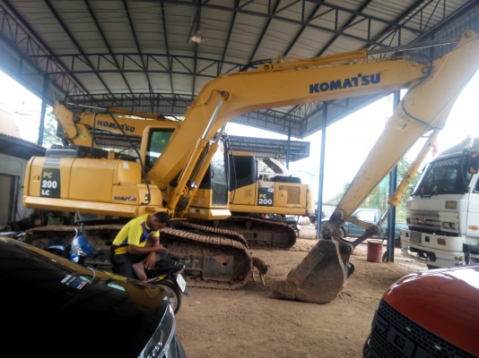 ขายรถแบคโฮ KOMATSU PC200-7 กับ KOMATSU PC160-8 ราคาคันละ 1500000