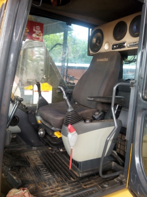 ขายรถแบคโฮ KOMATSU PC200-7 กับ KOMATSU PC160-8 ราคาคันละ 1500000