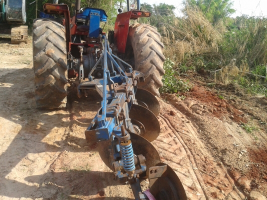 ขายด่วน รถไถแมสซี่ สภาพพร้อมใช้งาน เครื่องปั้มดี รถใช้งานอยู่ทุกวัน อุปกรณ์ดันหน้า ผานสาม เอกสารเล่มทะเบียน