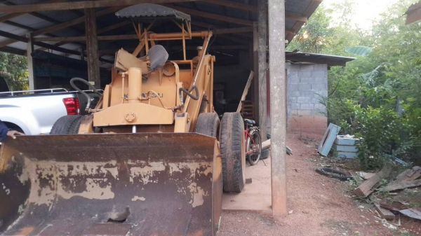 ขายรถตักKOMATSU SD25-4 สภาพสวย รถพร้อมใช้งาน เครื่องปั้มดีครับ ทำงานปกติ