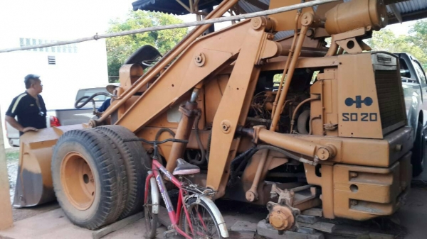 ขายรถตักKOMATSU SD25-4 สภาพสวย รถพร้อมใช้งาน เครื่องปั้มดีครับ ทำงานปกติ