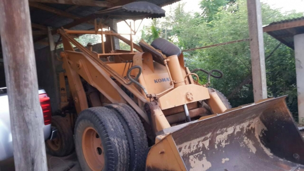 ขายรถตักKOMATSU SD25-4 สภาพสวย รถพร้อมใช้งาน เครื่องปั้มดีครับ ทำงานปกติ