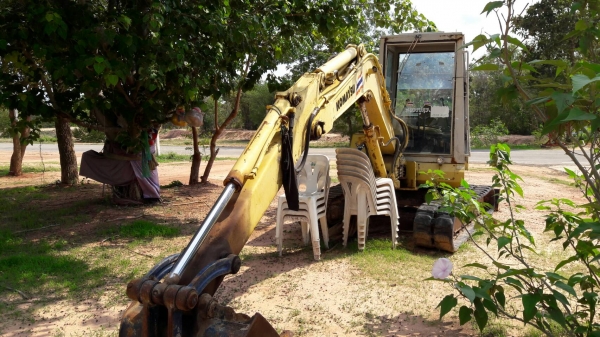 ขายด่วน  KOMATSU PC40-5สภาพสวยพร้อมใช้งาน เครื่องปั้มดี เอวแน่น ช่วงล่างสวย เอกสารสัญญาซื้อขาย