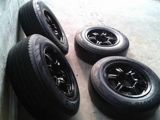 ขอบ15นิ้ว6รู สวยๆ พร้อมยาง สวยๆ 4 ล้อ ราคา 6500 บาท