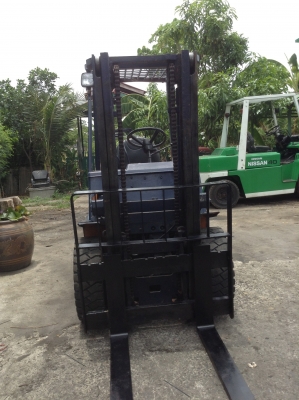 +++ ขายโฟล์คลิฟท์  TOYOTA 4FD30  ขนาด  3  ตัน  เครื่องยนต์ดีเซล  เสา  3  เมตร  เกียร์ออโตเมติค  ยางตัน