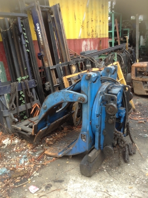 +++ ขายเสาโฟล์คลิฟท์  6  เมตร  3  ท่อน  ขนาด  1.8  ตัน , 2.5  ตัน ,  3.0  ตัน  และตัวหนีบกระดาษ