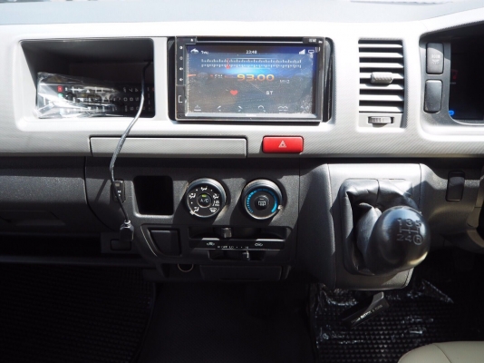 ขายรถตู้ดีเซล 2.5เกียMT สีเทาปี 11แต่งวีไอพีเบาะสามแถว แอร์บัสท์