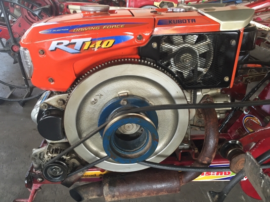 ขายรถไถนาเดินตาม เครื่องคูโบต้าRT140di ติดไดสตาร์ พร้อมโครงรถกระทิงแดงรุ่น ซุปเปอร์Ks72 3เกียร์. ขายราคา 52000บาท สนใจโทร0875266011